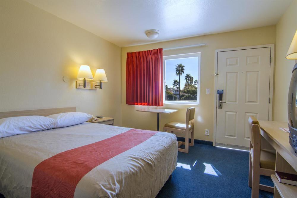 Motel 6 Mesa North Eksteriør bilde