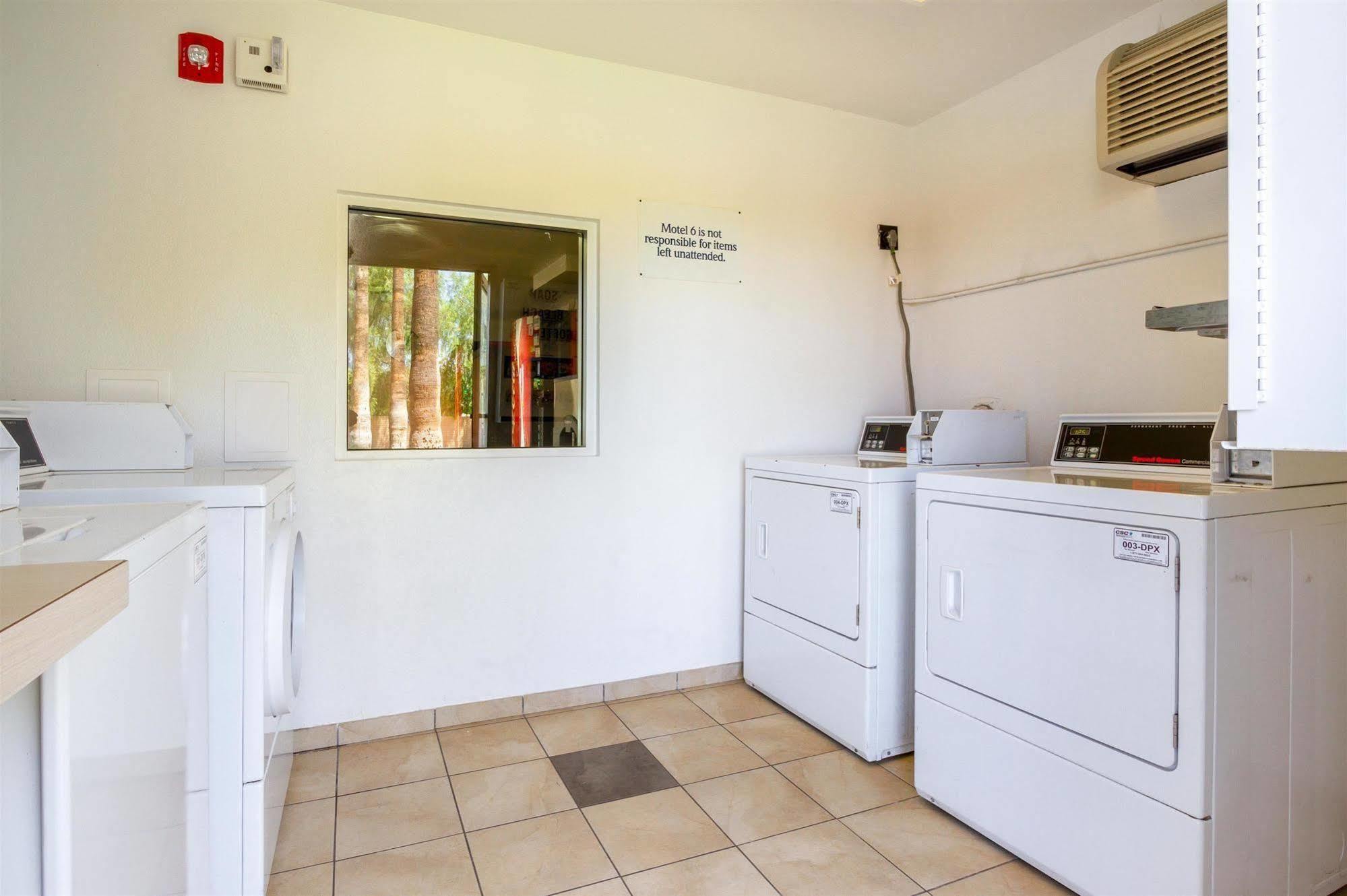Motel 6 Mesa North Eksteriør bilde